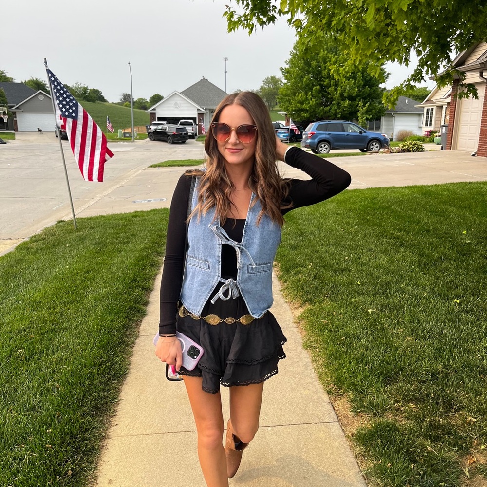 Meet your Posher, Demi - Picture 8 of 13